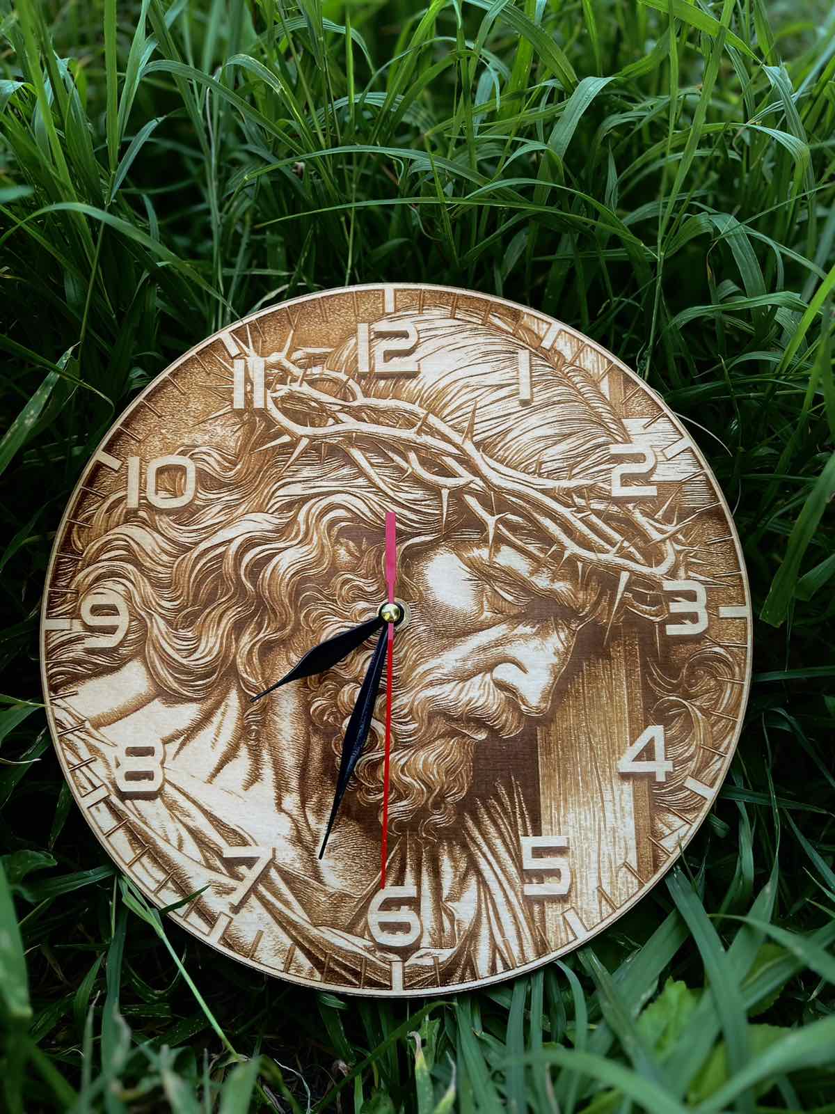 Гравиран Стенен Часовник #005