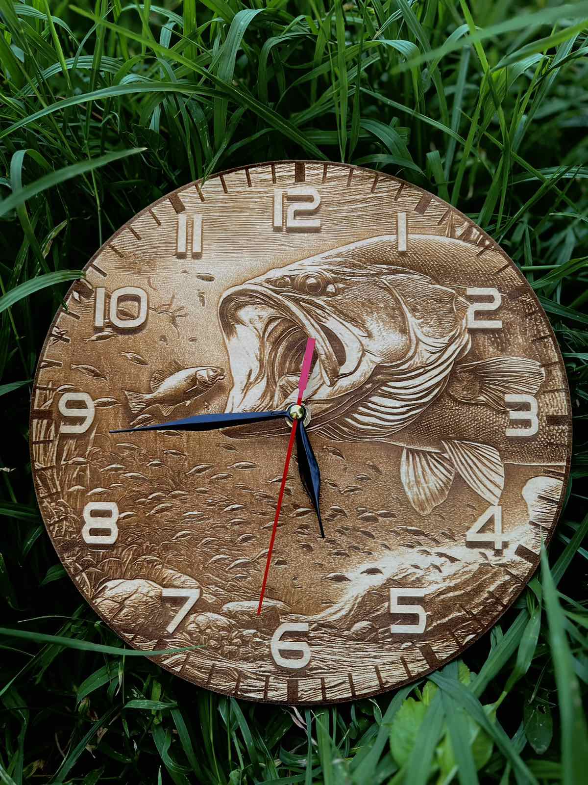 Гравиран Стенен Часовник #001