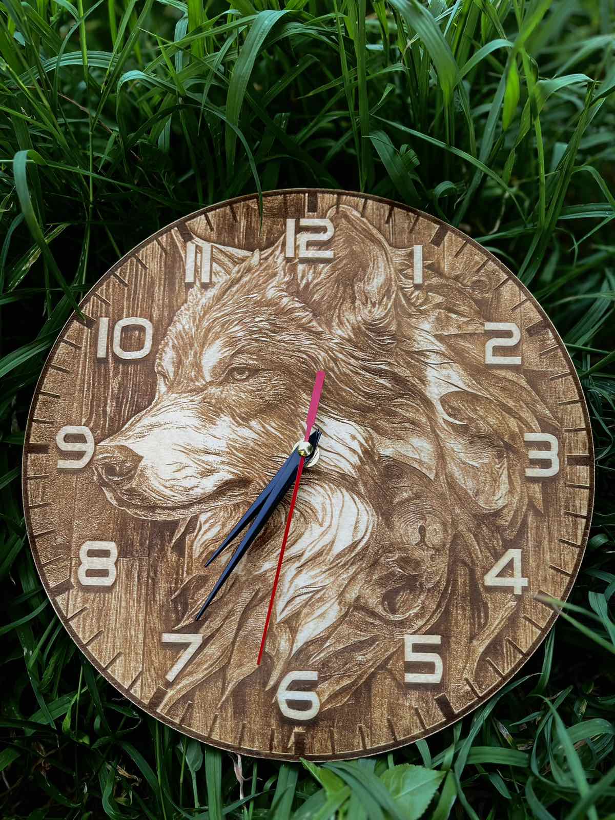 Гравиран Стенен Часовник #004