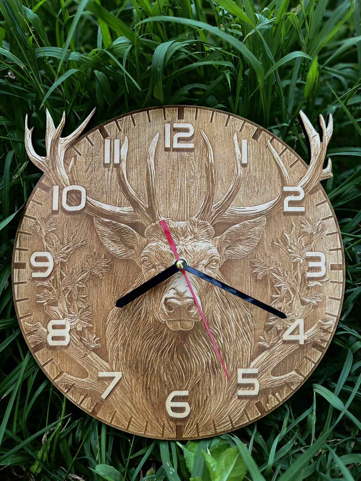 Гравиран Стенен Часовник #002